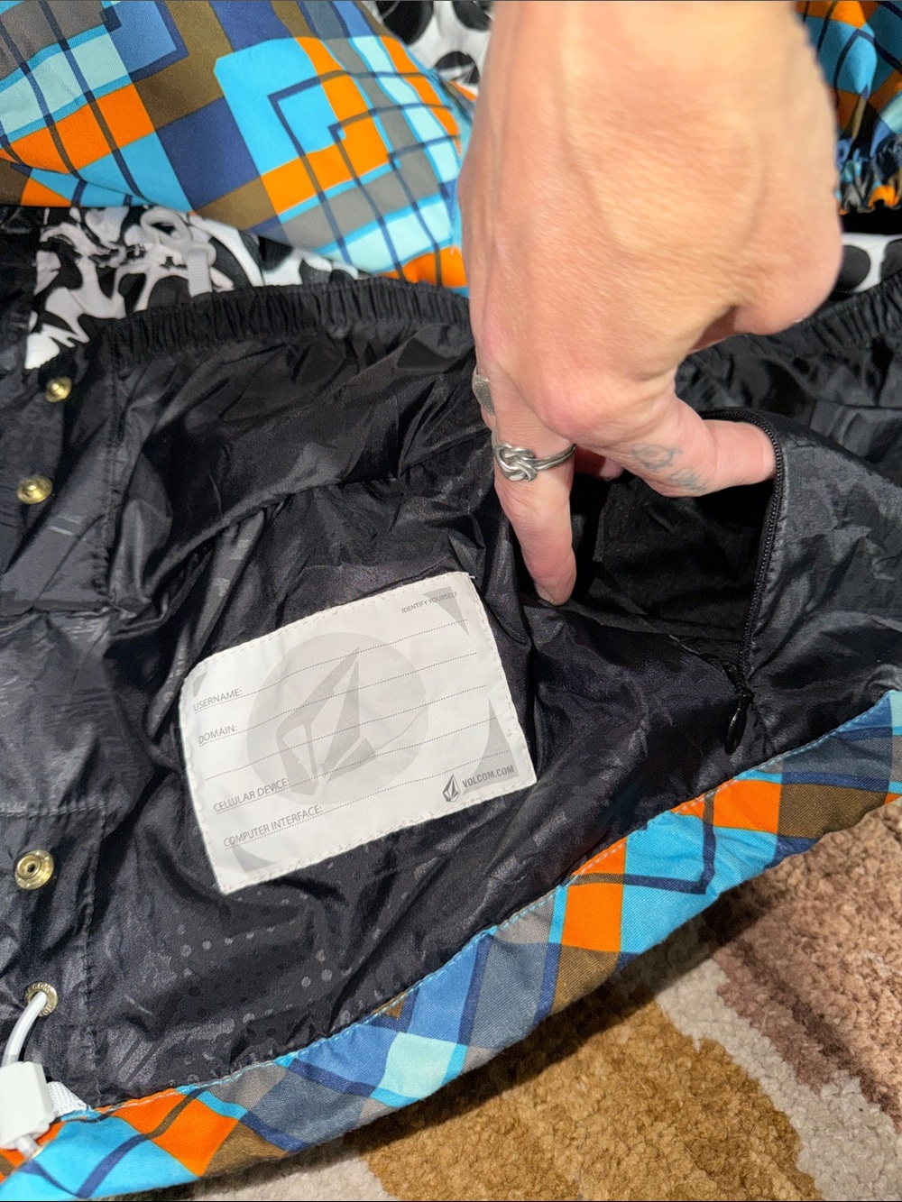 Volcom Snowboarding Jacket - Picture 8 of 9